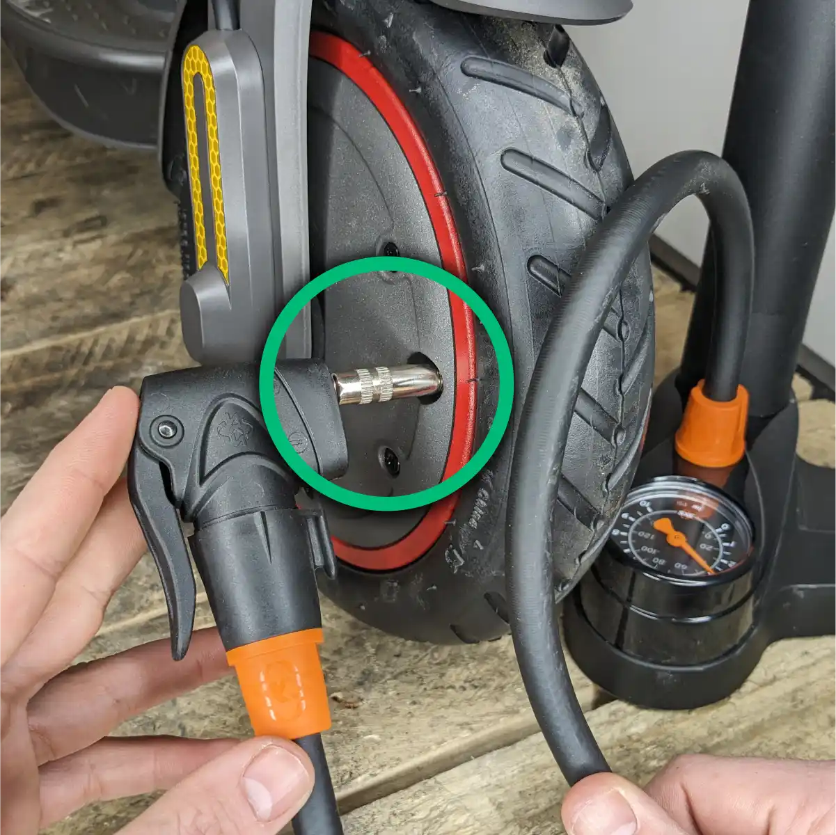 Tyre inflation nozzle